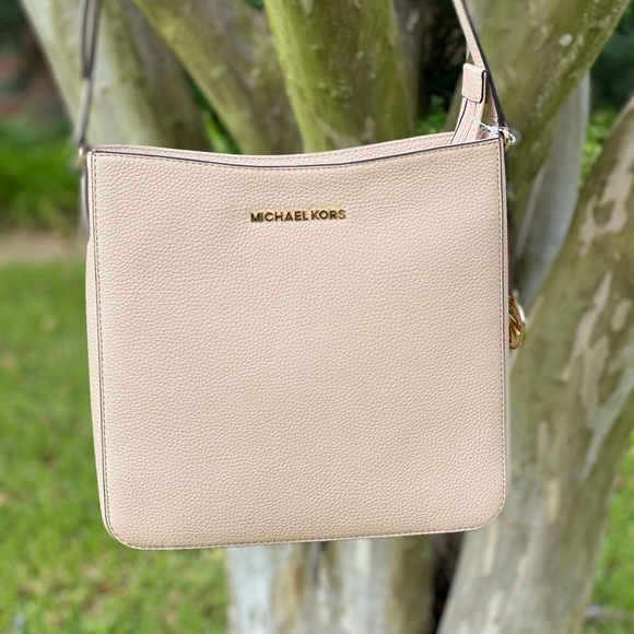 Michael Kors Handbags - NWT MIchael Kors Jet Set Travel Minor Flaws